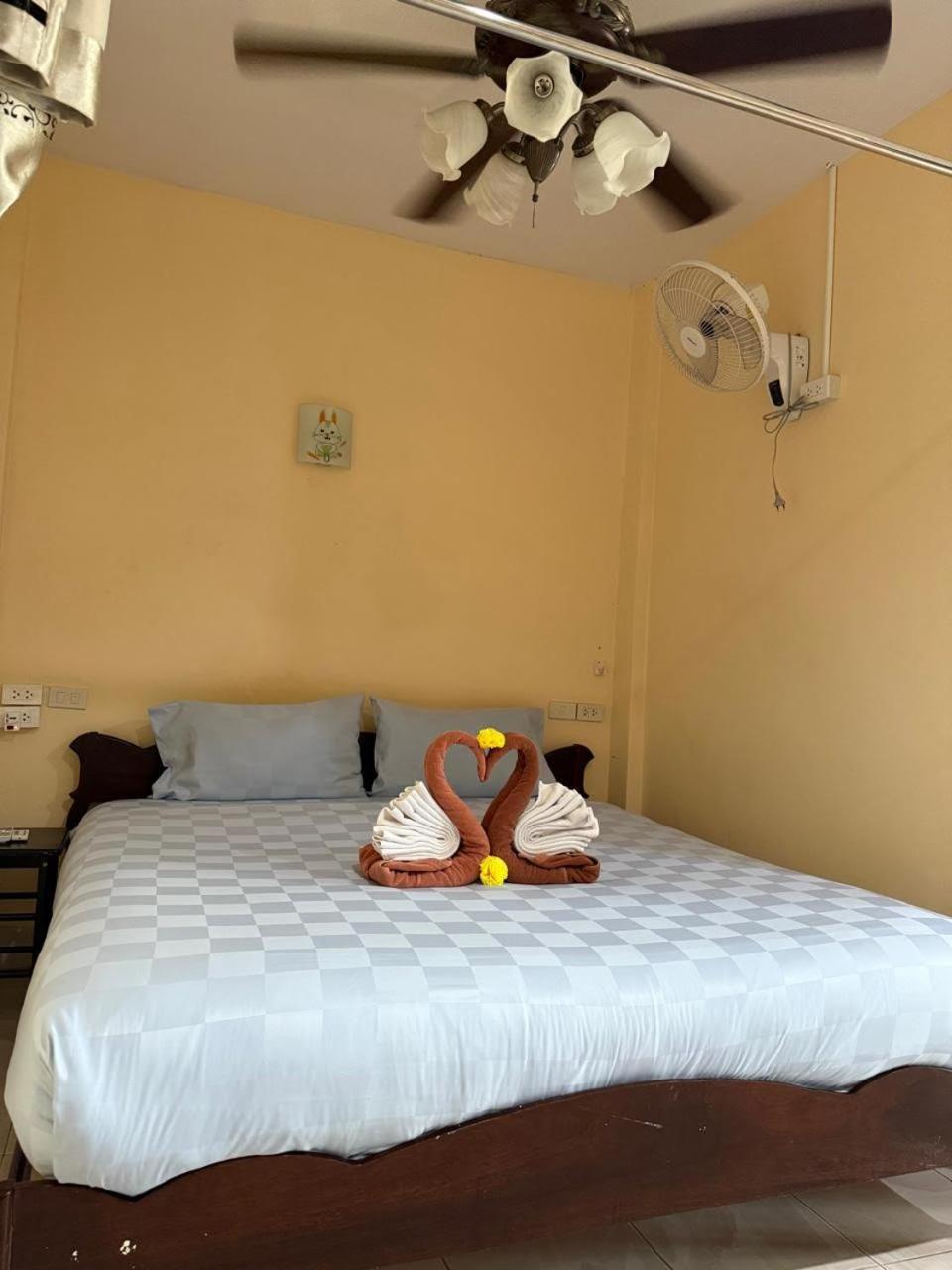 Happy Holidays Hotel Patong ภายนอก รูปภาพ