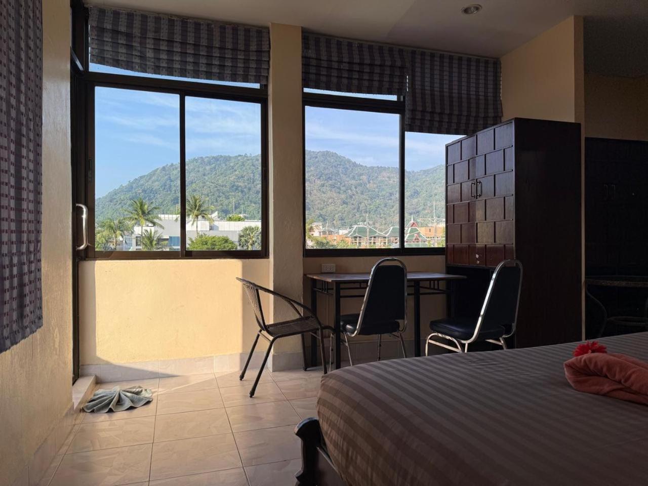 Happy Holidays Hotel Patong ภายนอก รูปภาพ